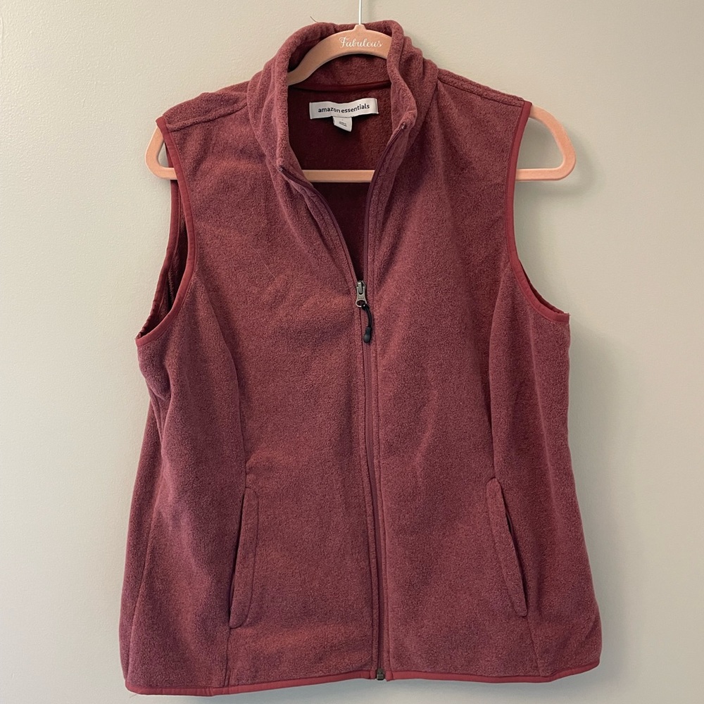 Amazon essentials fleece vest